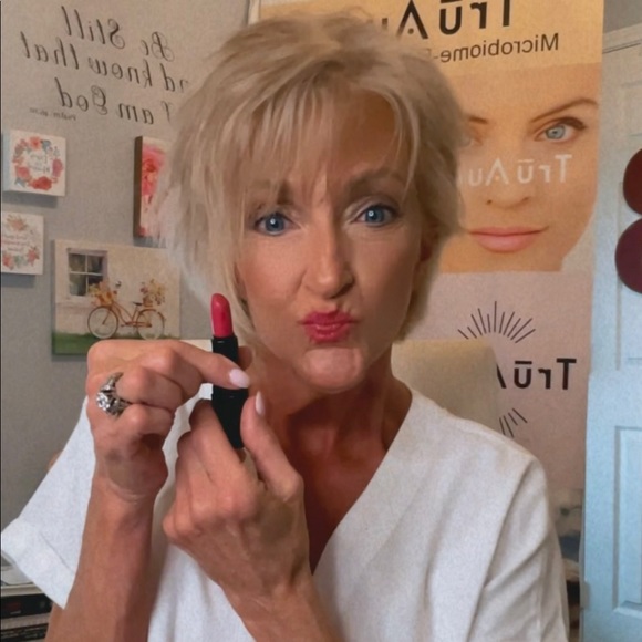 Meet your Posher, Cathy - Picture 3 of 11